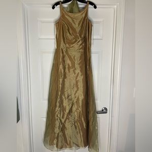 Vintage A-line dress. Comes with shawl, lined with green roses on the back.